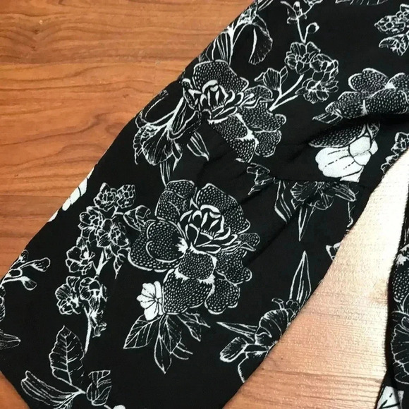 Isabel Maternity Bell Sleeve Floral Print Dress - Picture 5 of 8